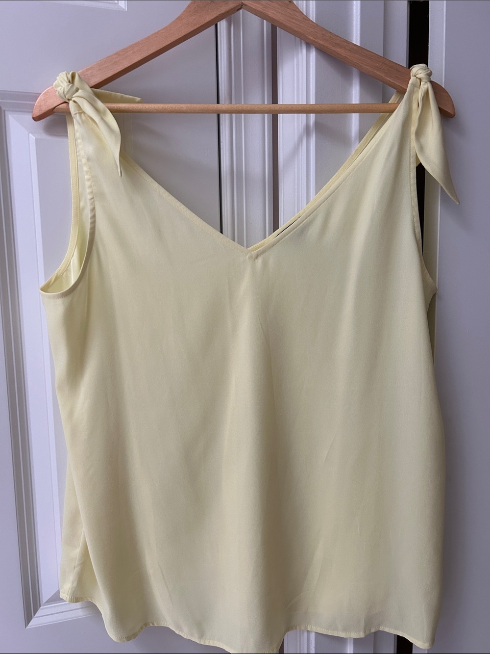 Ann Taylor Pale Yellow Sleeveless V-Neck Tank